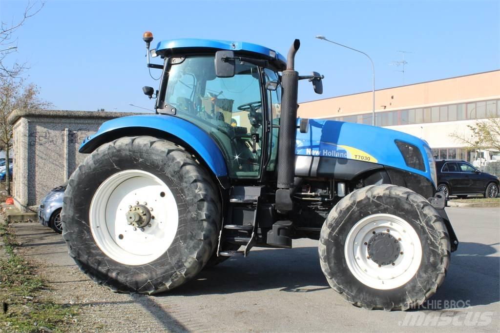 New Holland T7030 Traktory