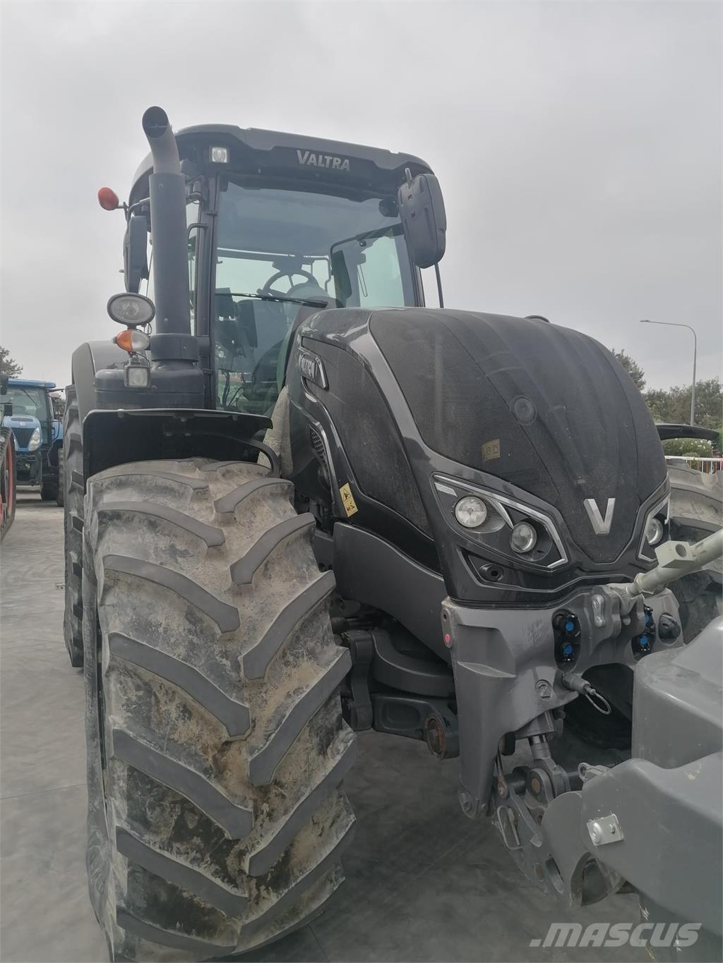 Valtra S324 Traktory
