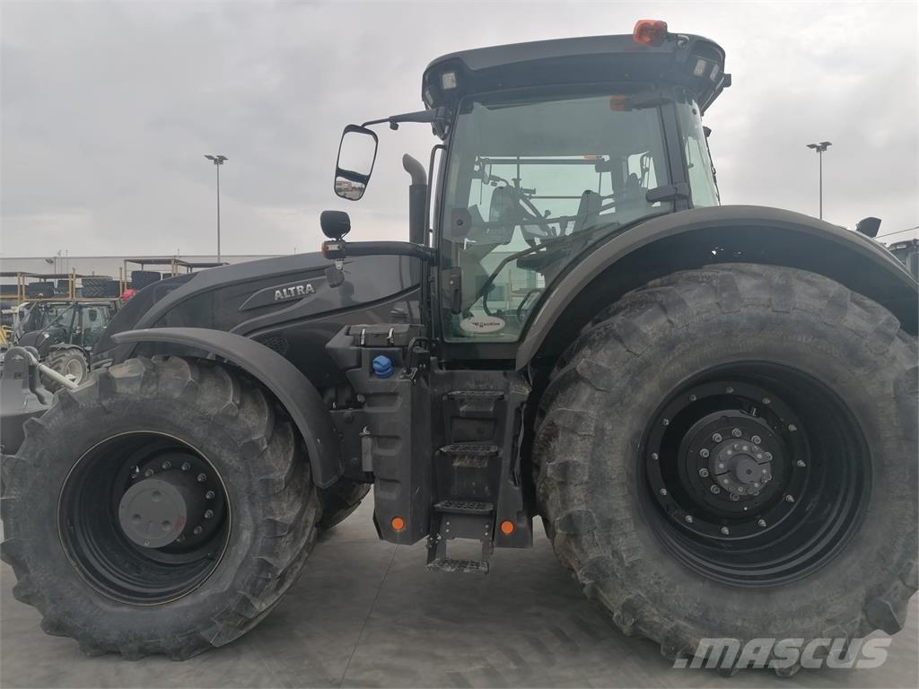 Valtra S324 Traktory