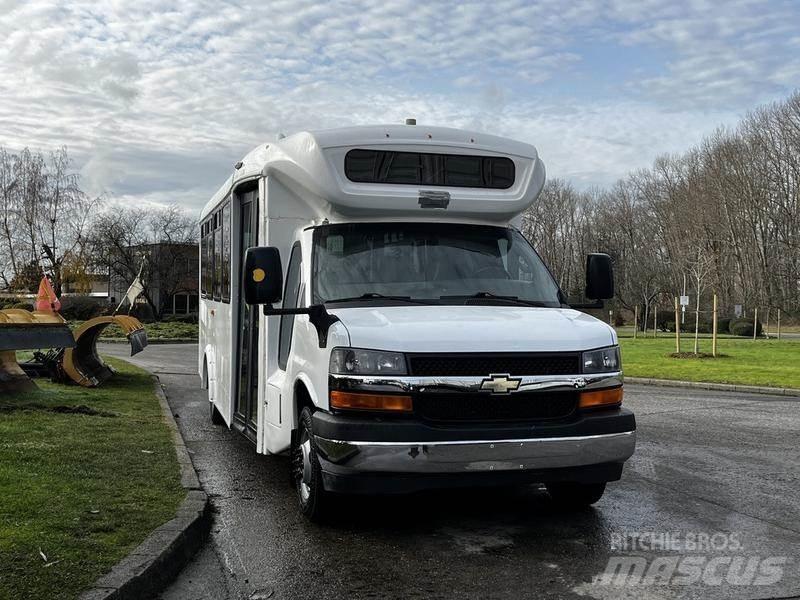 Chevrolet Express Minibusy
