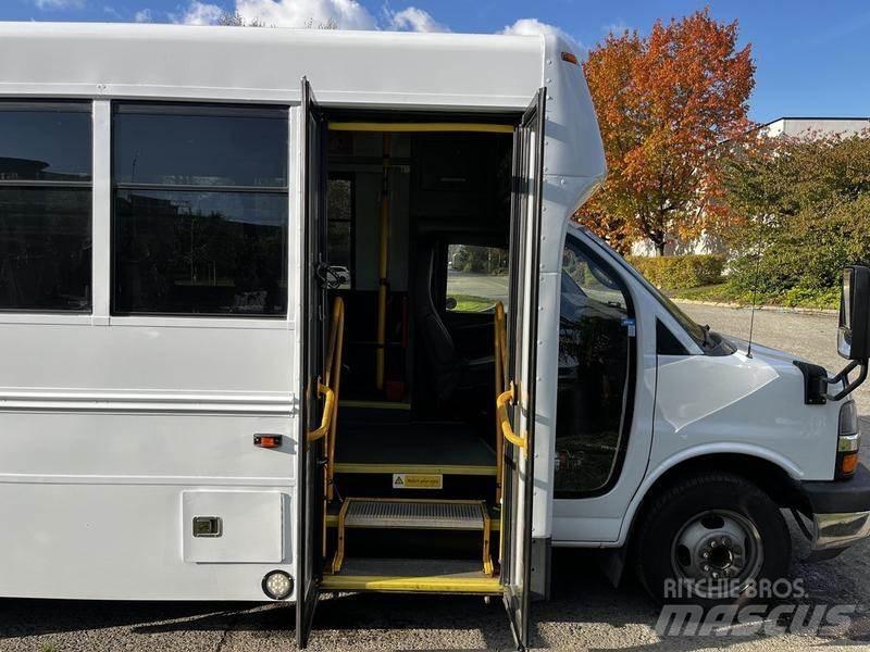 Chevrolet Express Minibusy