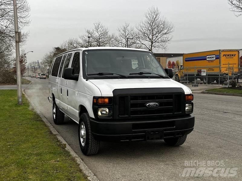 Ford Econoline Automobily