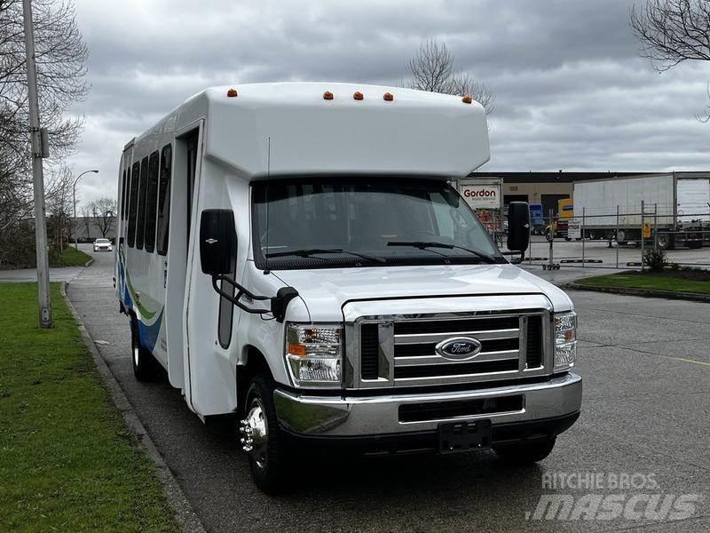 Ford Econoline Minibusy