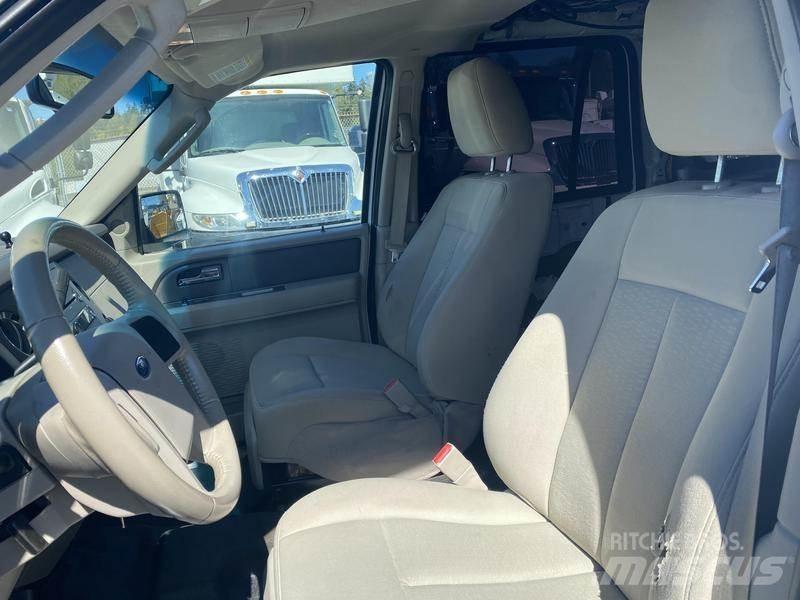Ford Expedition Automobily