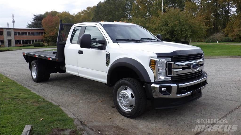 Ford F-550 Plošinové nákladné automobily/nákladné automobily so sklápacími bočnicami