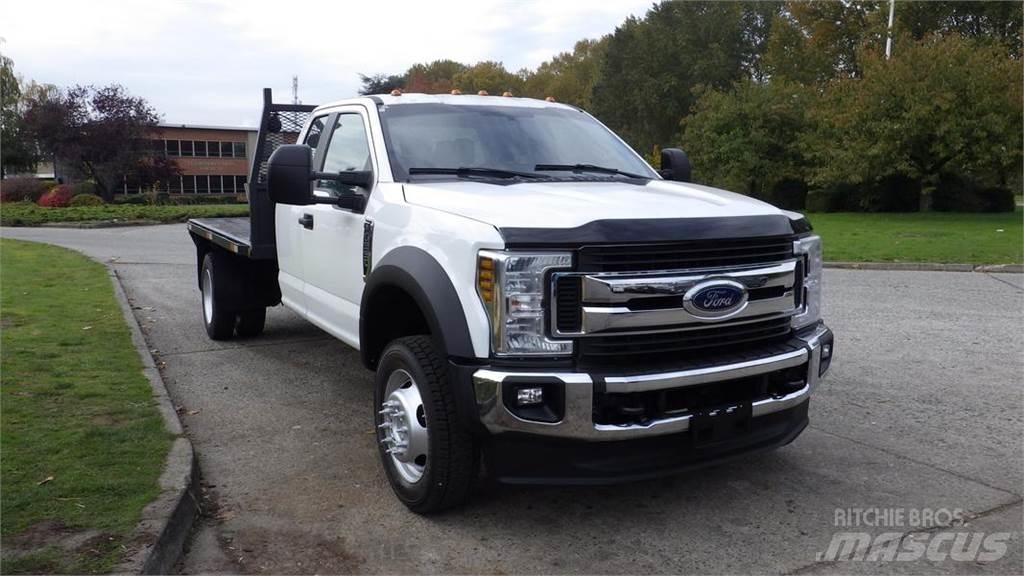 Ford F-550 Plošinové nákladné automobily/nákladné automobily so sklápacími bočnicami