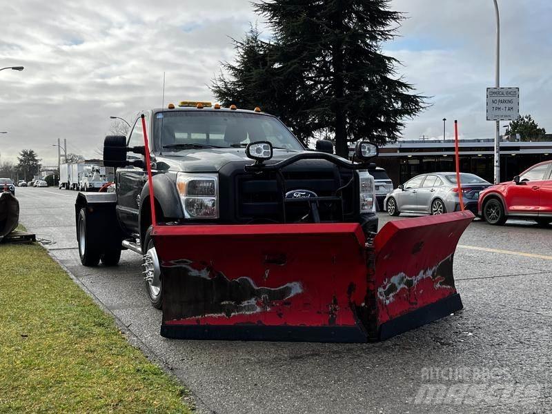 Ford F-550 Snežné pluhy, predné snežné radlice