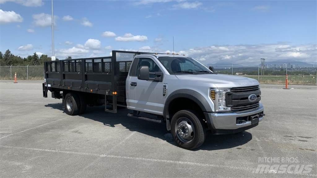 Ford F-550 Plošinové nákladné automobily/nákladné automobily so sklápacími bočnicami