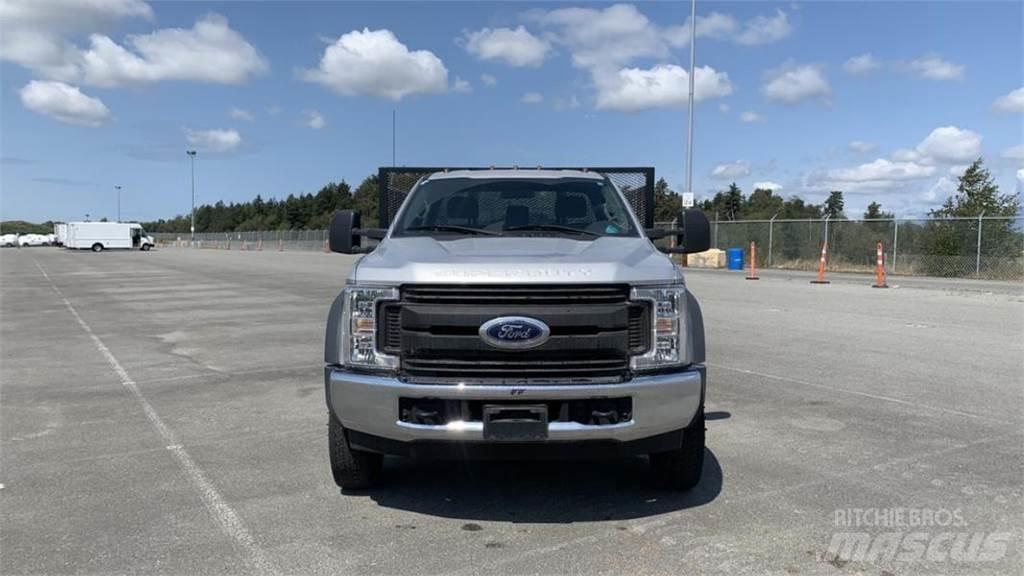 Ford F-550 Plošinové nákladné automobily/nákladné automobily so sklápacími bočnicami
