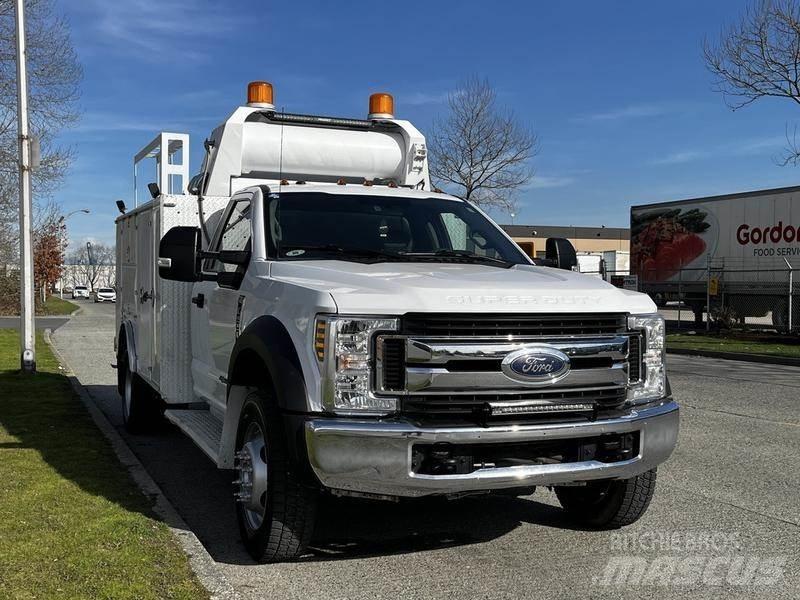 Ford F-550 Komunálne / Multi-úžitkové vozidlá