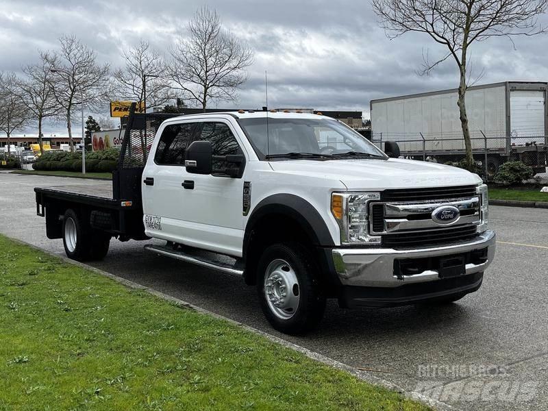 Ford F-550 Plošinové nákladné automobily/nákladné automobily so sklápacími bočnicami