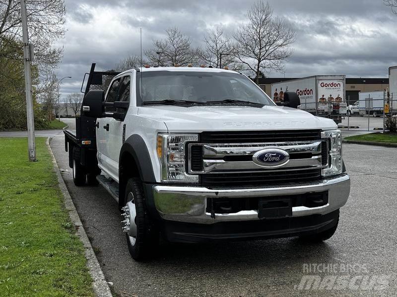 Ford F-550 Plošinové nákladné automobily/nákladné automobily so sklápacími bočnicami