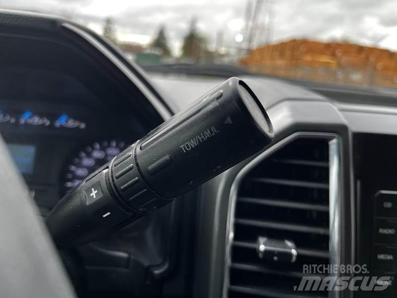 Ford F-550 Plošinové nákladné automobily/nákladné automobily so sklápacími bočnicami
