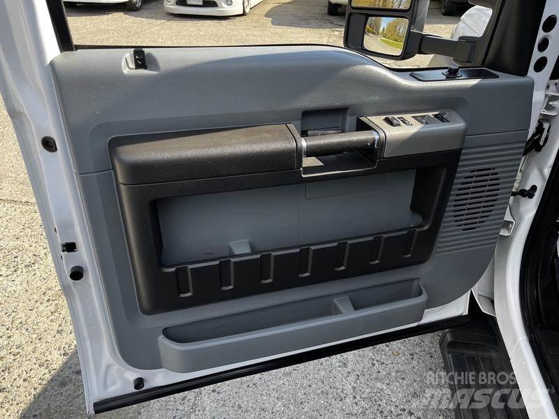 Ford F-550 Plošinové nákladné automobily/nákladné automobily so sklápacími bočnicami