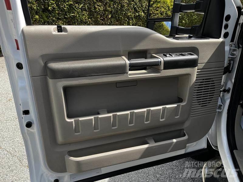 Ford F-550 Komunálne / Multi-úžitkové vozidlá