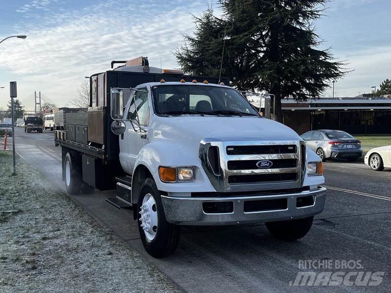 Ford F-750 Plošinové nákladné automobily/nákladné automobily so sklápacími bočnicami