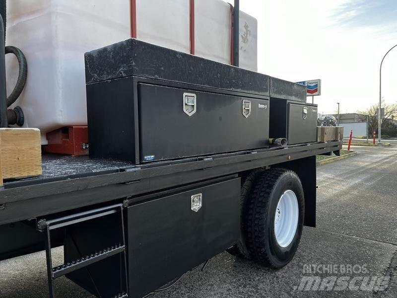 Ford F-750 Plošinové nákladné automobily/nákladné automobily so sklápacími bočnicami