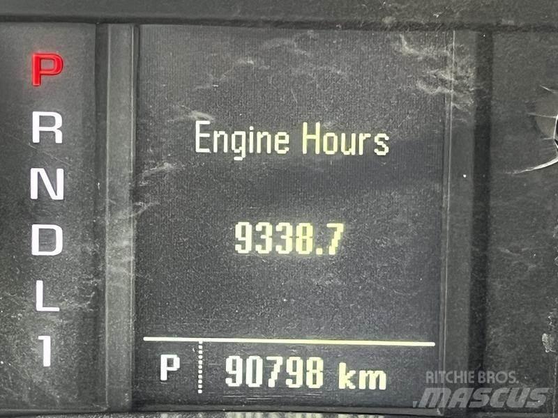 GMC Sierra 3500HD Plošinové nákladné automobily/nákladné automobily so sklápacími bočnicami