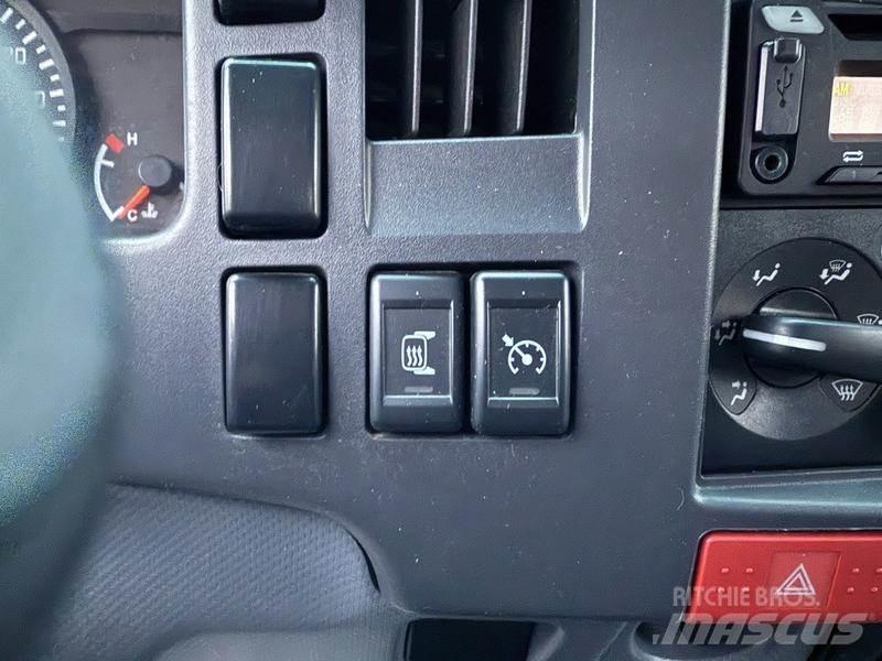 Isuzu NPR Plošinové nákladné automobily/nákladné automobily so sklápacími bočnicami
