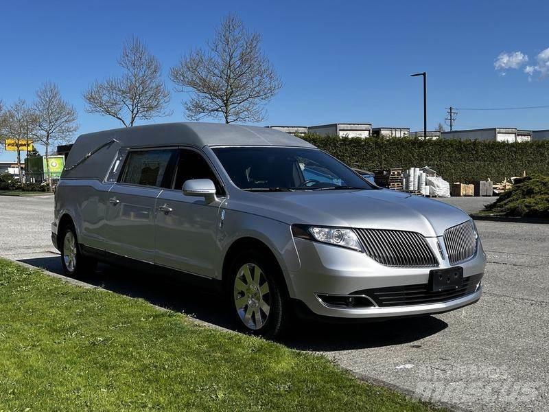 Lincoln MKT Automobily
