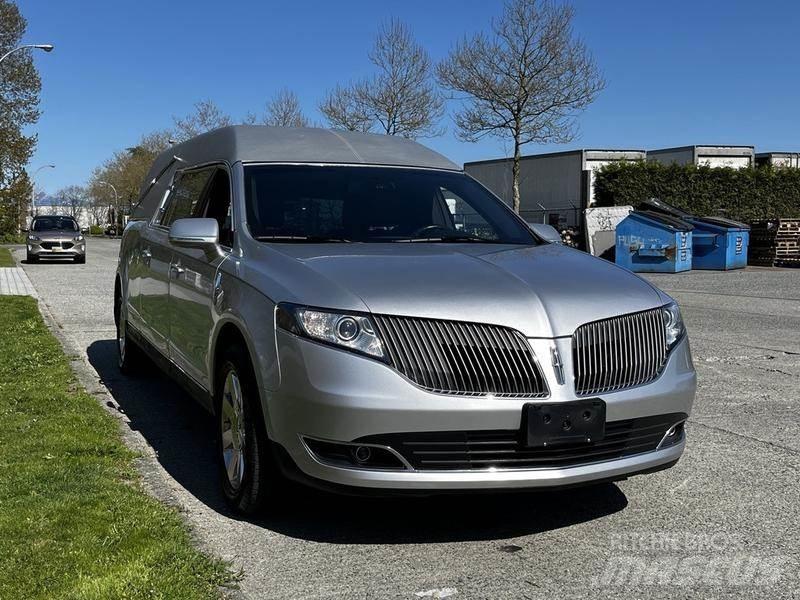 Lincoln MKT Automobily