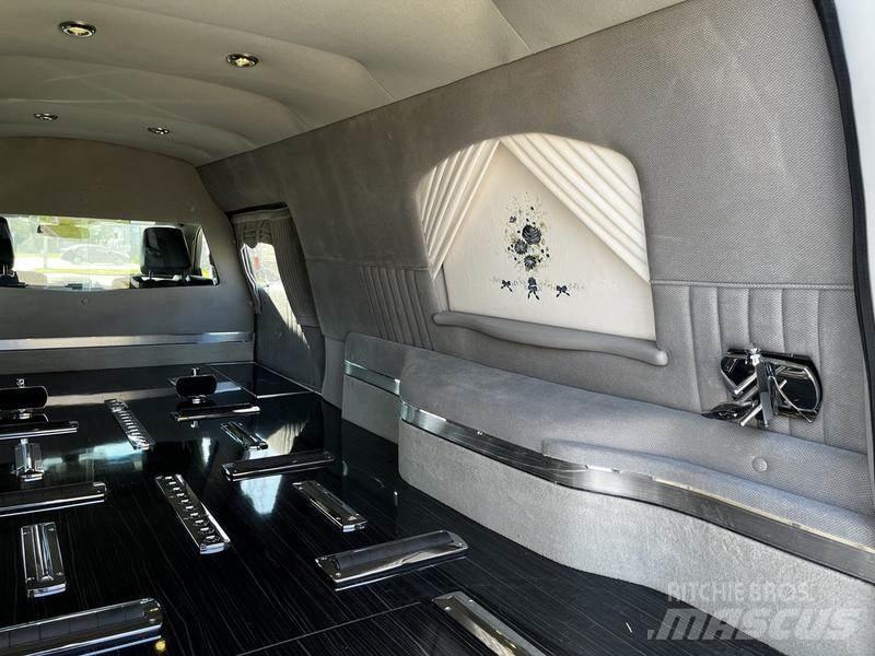 Lincoln MKT Automobily