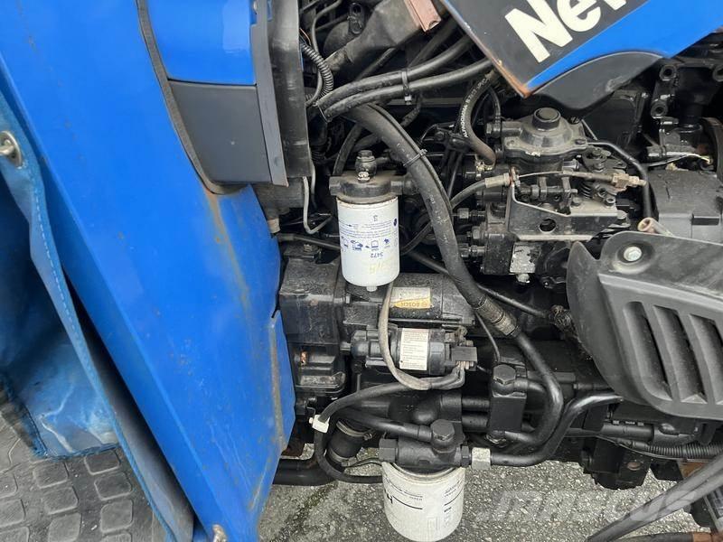 New Holland TN70A Traktory