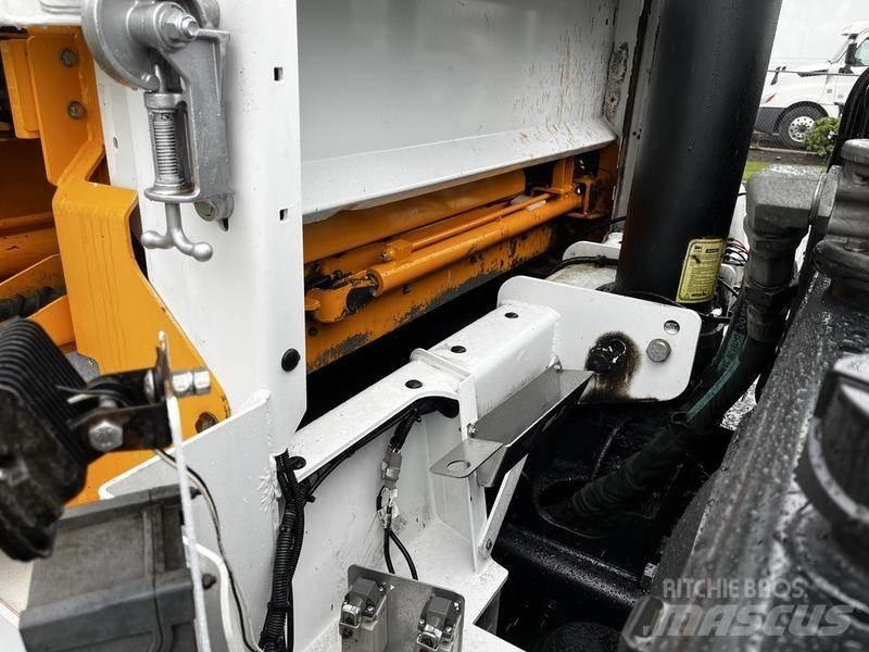 Peterbilt 320 Smetiarske vozidlá