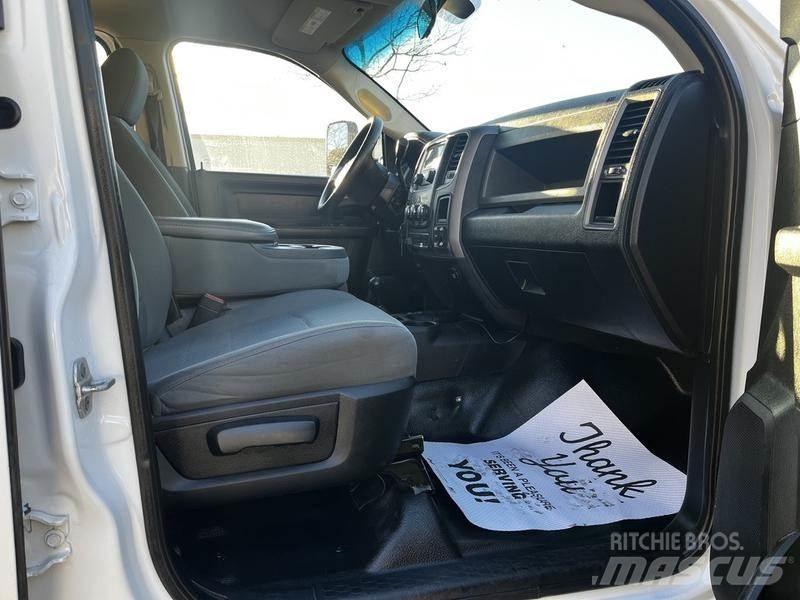 RAM 5500 Plošinové nákladné automobily/nákladné automobily so sklápacími bočnicami