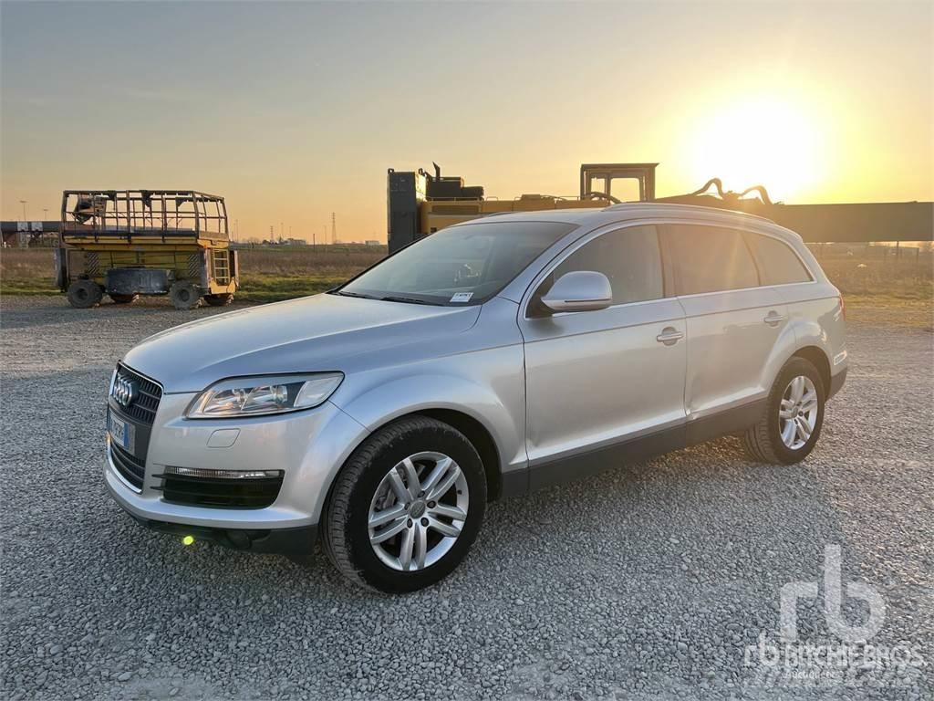 Audi Q7 Automobily