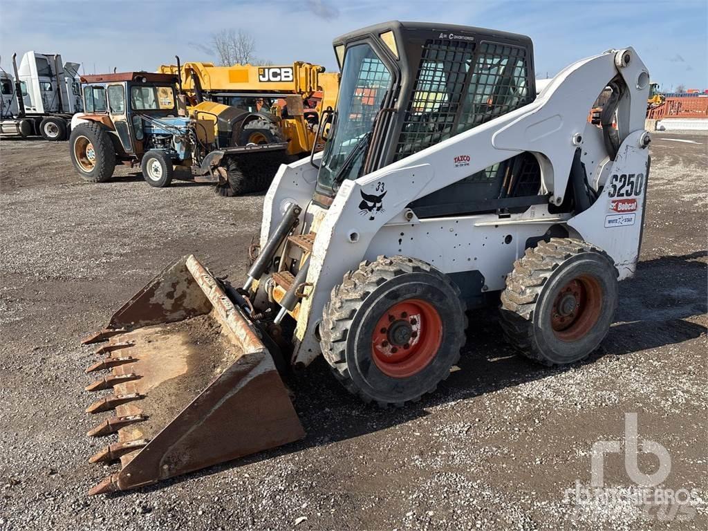 Bobcat S250 Šmykom riadené nakladače