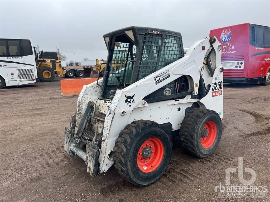 Bobcat S250 Šmykom riadené nakladače