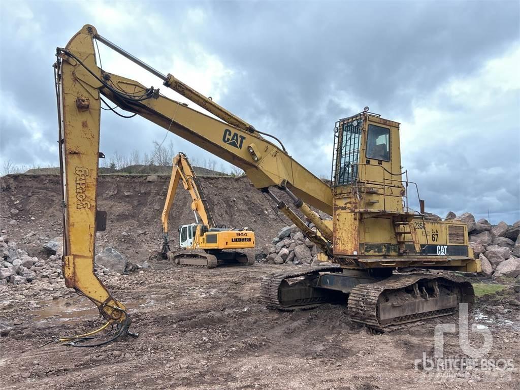 CAT 235C Stroje pre manipuláciu s odpadom