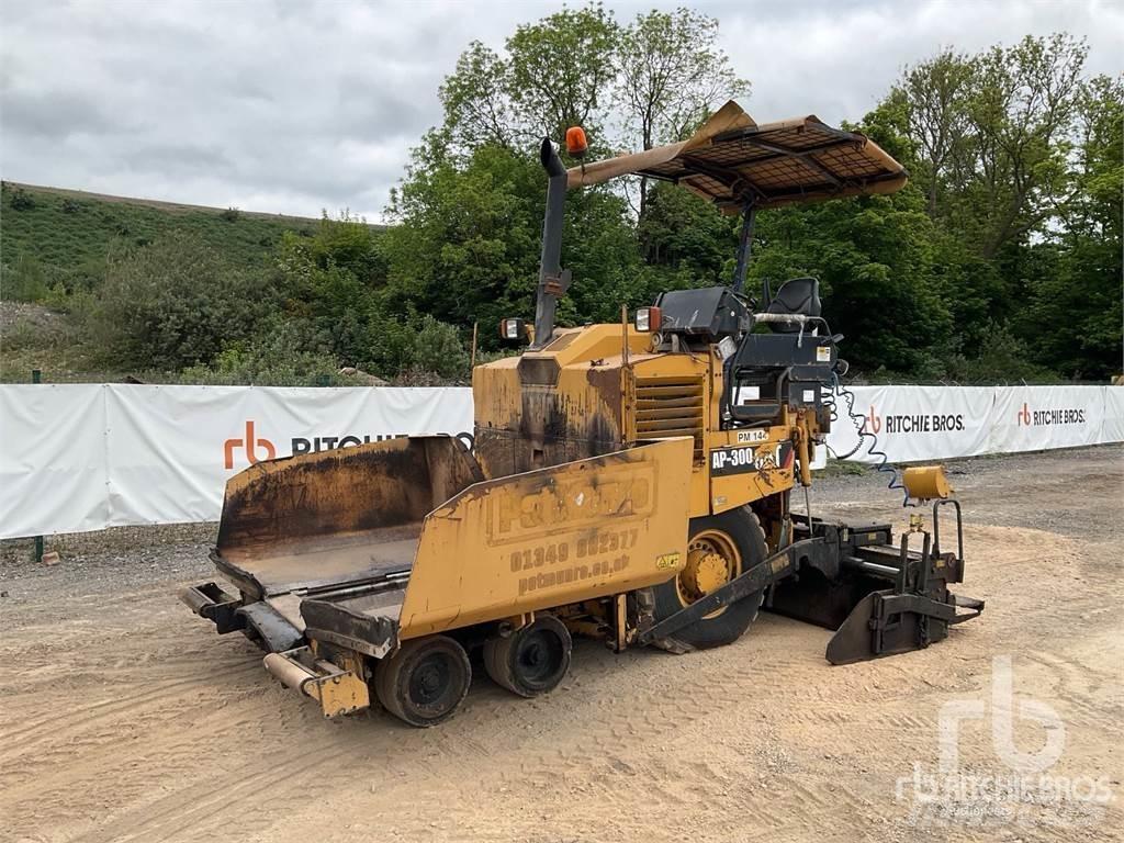 CAT AP300D Finišéry