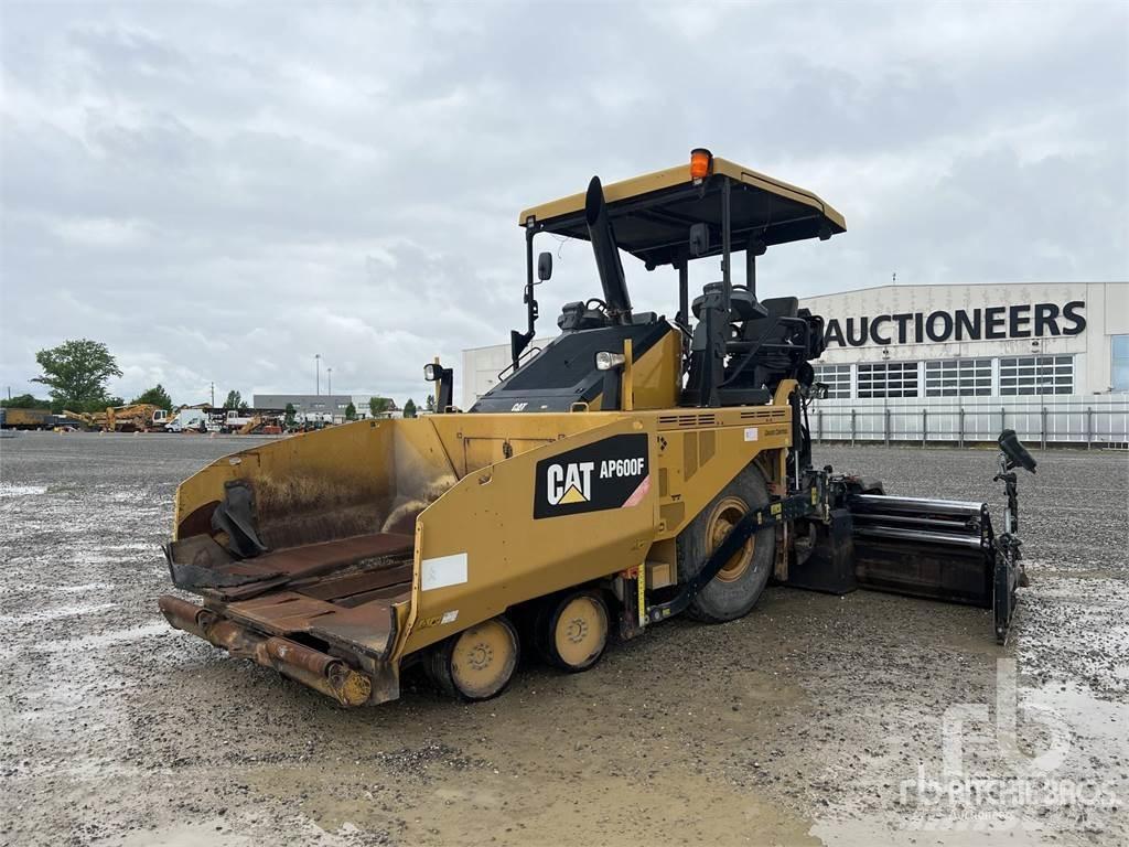 CAT AP600F Finišéry
