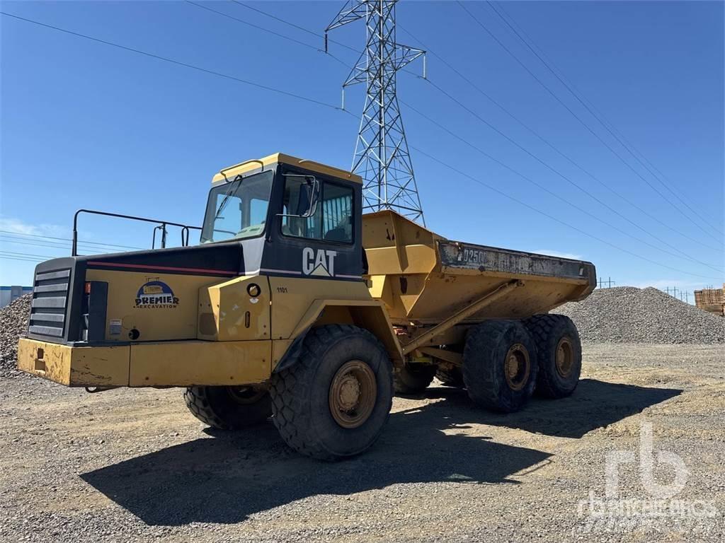 CAT D250E Kĺbové nákladné autá