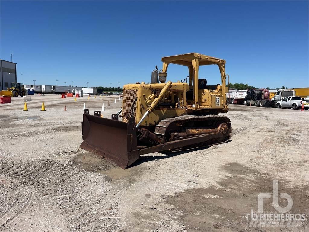 CAT D5B Pásové dozéry