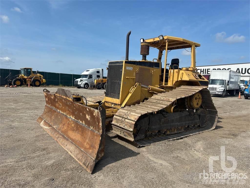 CAT D6M Pásové dozéry