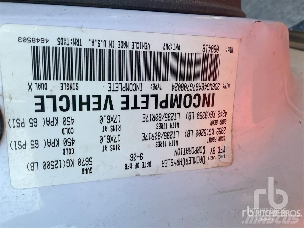 Dodge 3500 Plošinové nákladné automobily/nákladné automobily so sklápacími bočnicami