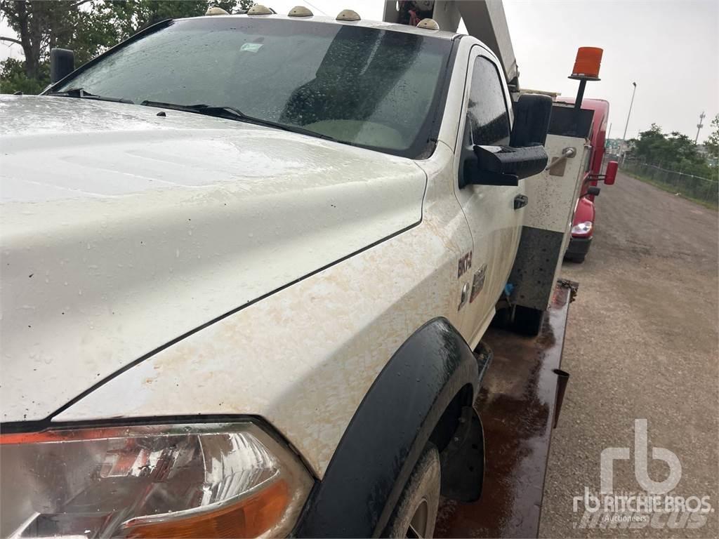 Dodge 5500 Plošinové nákladné automobily/nákladné automobily so sklápacími bočnicami