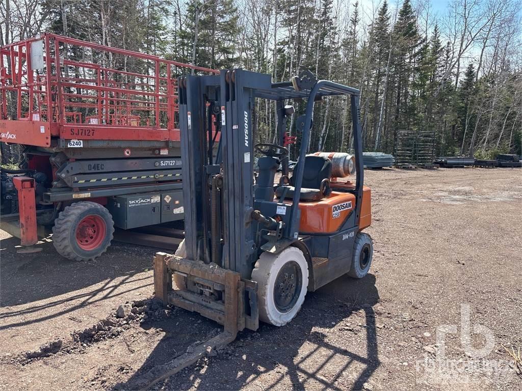 Doosan G25E-3 Dieselové vozíky