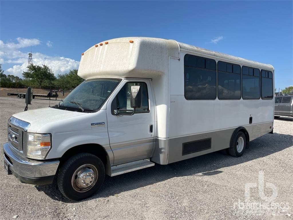 Ford E450 Medzimestské autobusy
