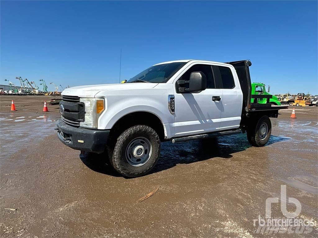Ford F-250 Plošinové nákladné automobily/nákladné automobily so sklápacími bočnicami