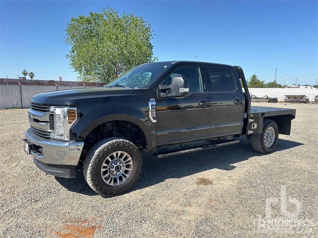 Ford F-250 Plošinové nákladné automobily/nákladné automobily so sklápacími bočnicami