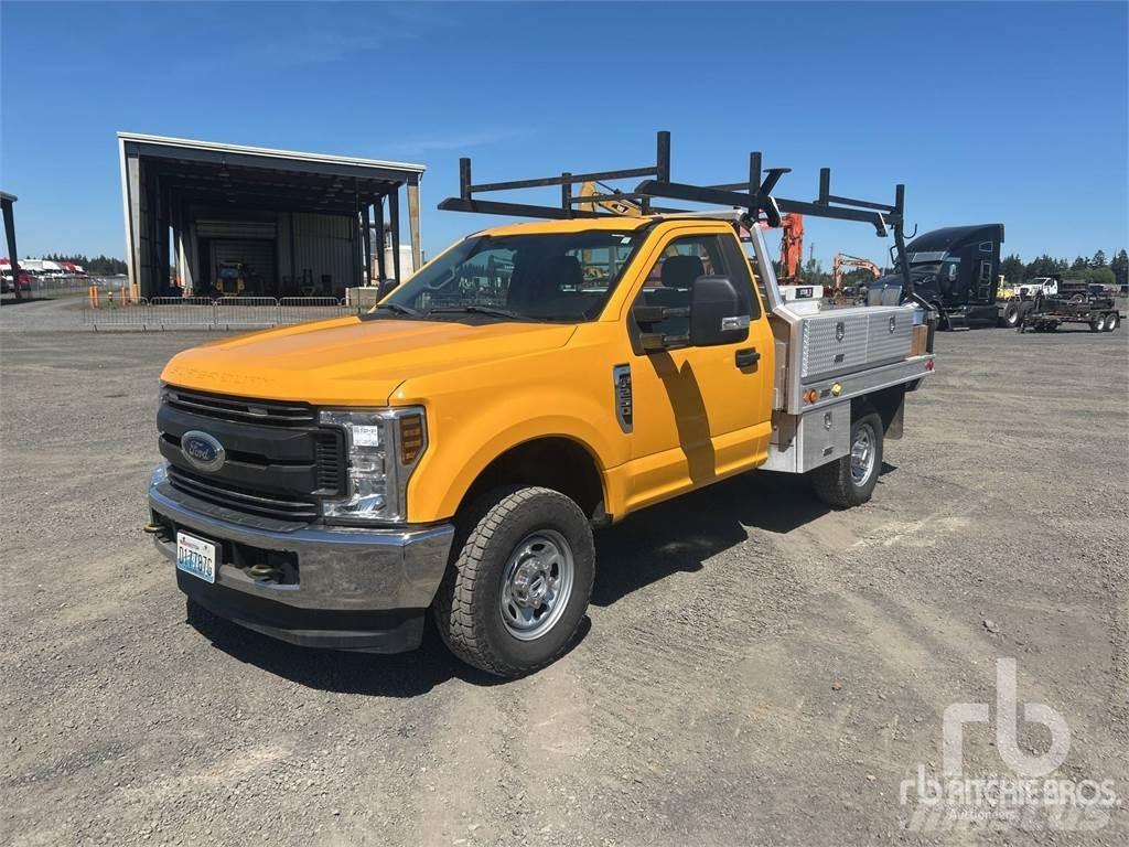 Ford F-250 Plošinové nákladné automobily/nákladné automobily so sklápacími bočnicami