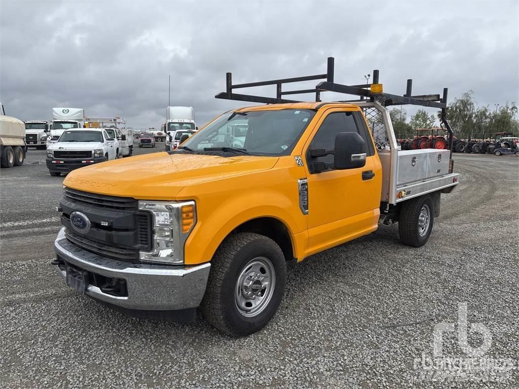Ford F-250 Plošinové nákladné automobily/nákladné automobily so sklápacími bočnicami