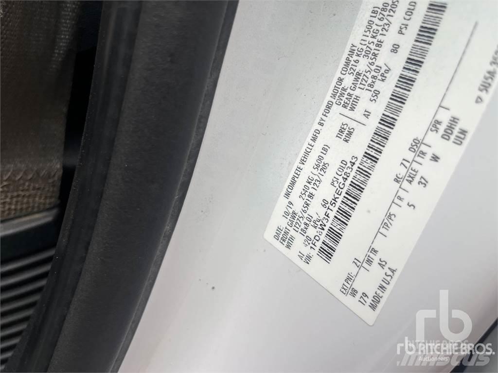 Ford F-350 Plošinové nákladné automobily/nákladné automobily so sklápacími bočnicami