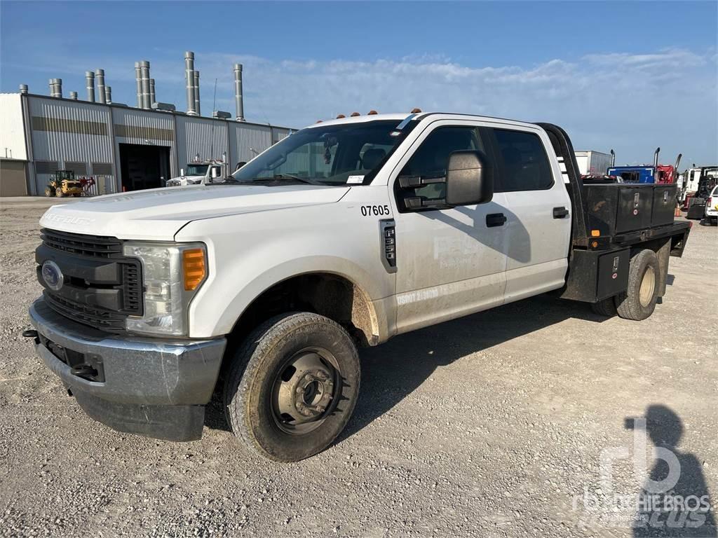 Ford F-350 Komunálne / Multi-úžitkové vozidlá
