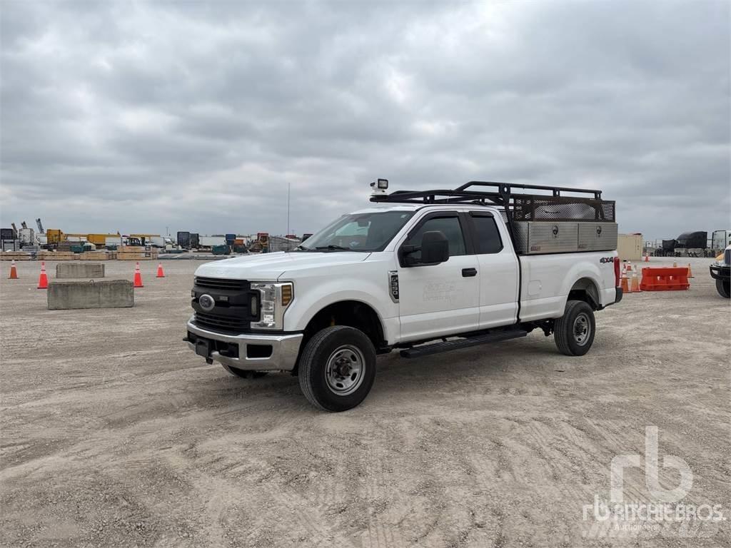 Ford F-350 Nakladacia/sklápacia bočnica