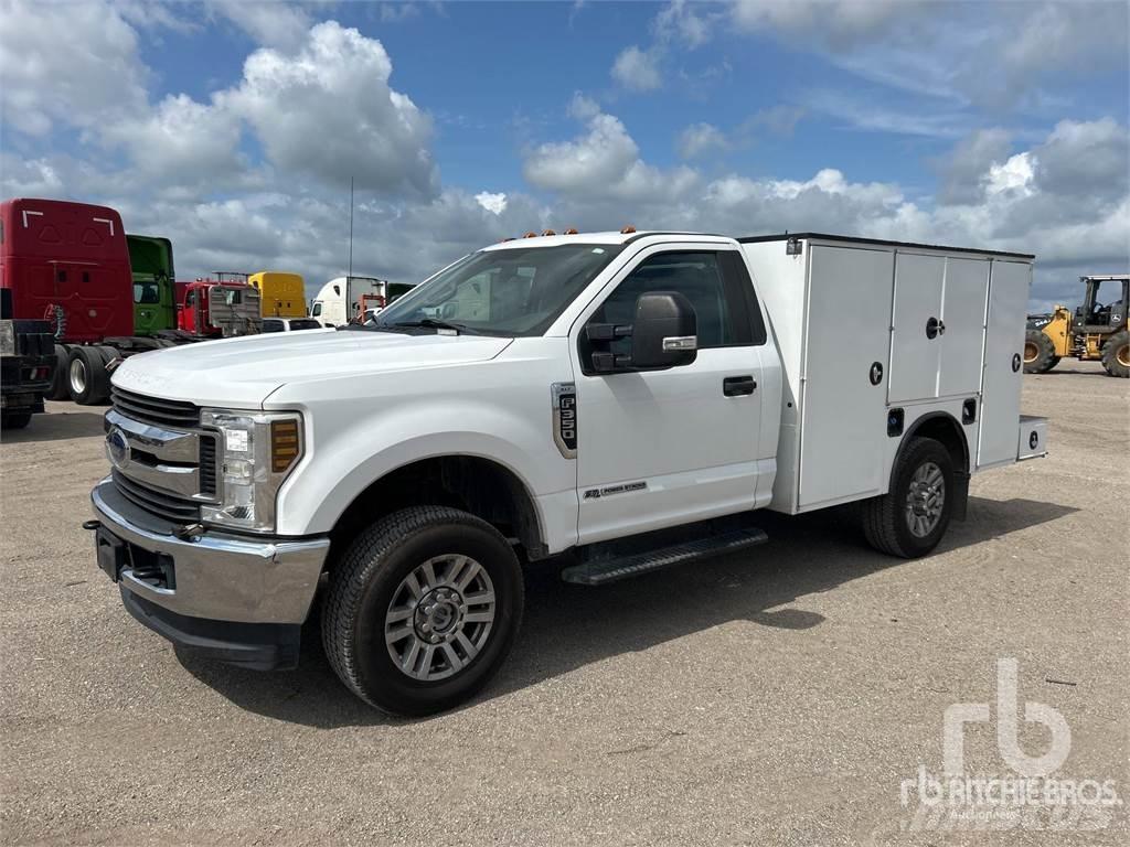 Ford F-350 Komunálne / Multi-úžitkové vozidlá